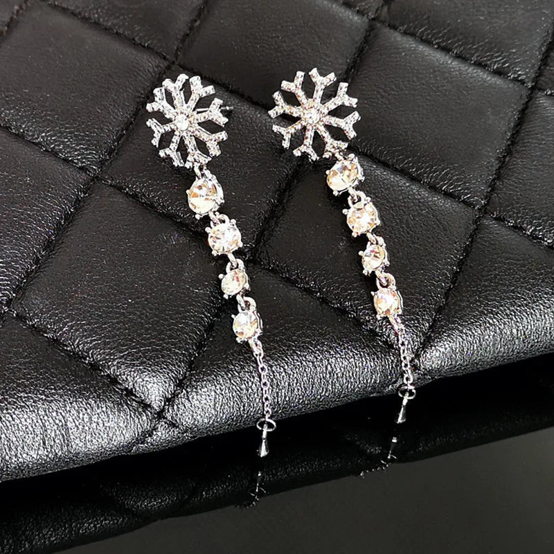 New Lovely Snowflake Charm Earring For Women Christmas Gift Fashion Crystal Zircon Stud Earrings Girls New Year Jewelry