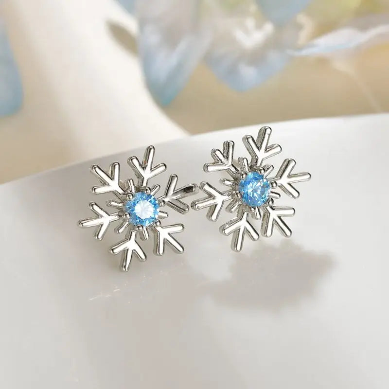 New Lovely Snowflake Charm Earring For Women Christmas Gift Fashion Crystal Zircon Stud Earrings Girls New Year Jewelry