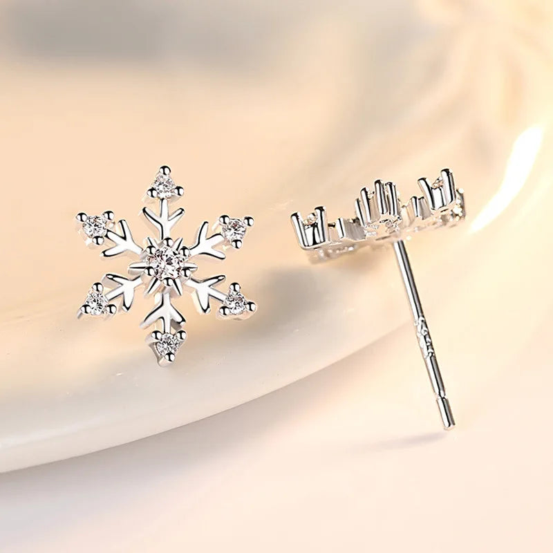 New Lovely Snowflake Charm Earring For Women Christmas Gift Fashion Crystal Zircon Stud Earrings Girls New Year Jewelry