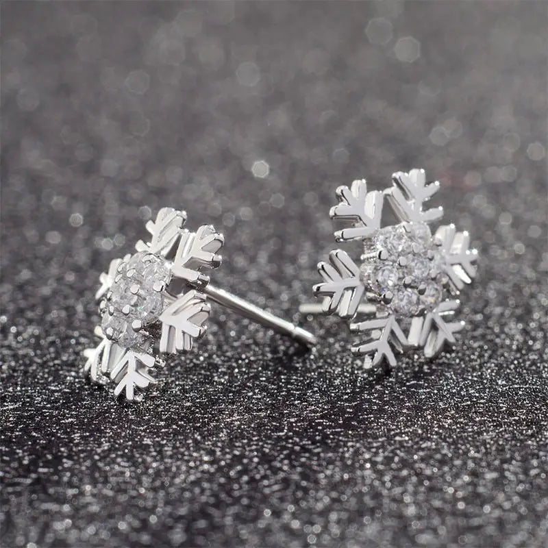 New Lovely Snowflake Charm Earring For Women Christmas Gift Fashion Crystal Zircon Stud Earrings Girls New Year Jewelry