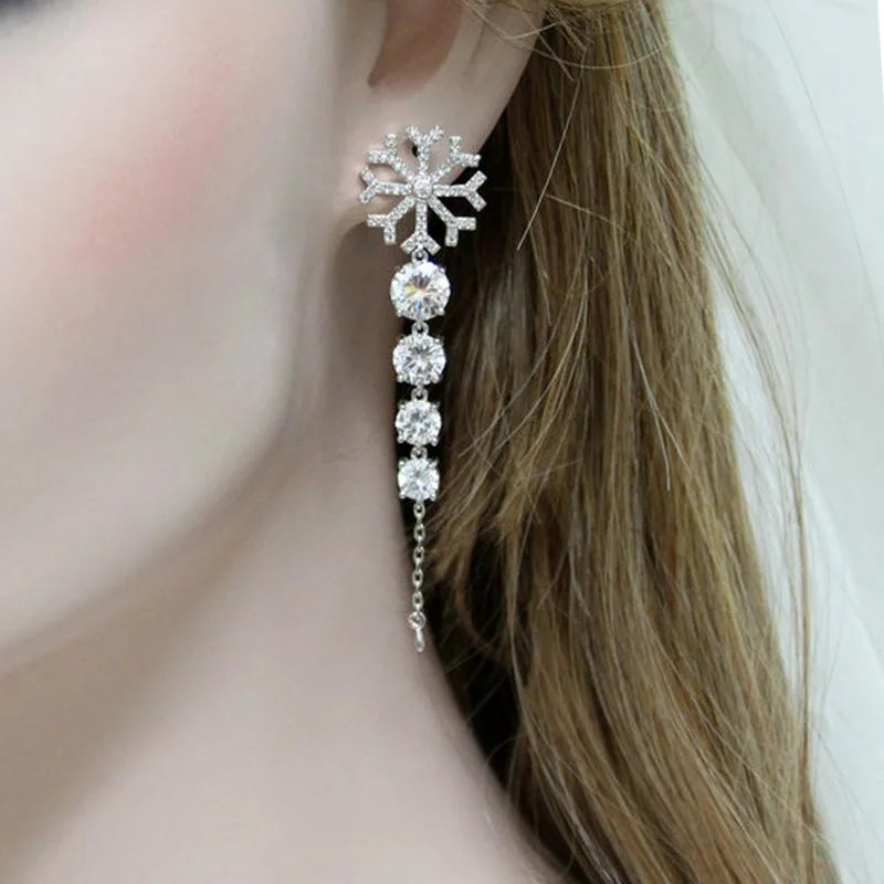 New Lovely Snowflake Charm Earring For Women Christmas Gift Fashion Crystal Zircon Stud Earrings Girls New Year Jewelry