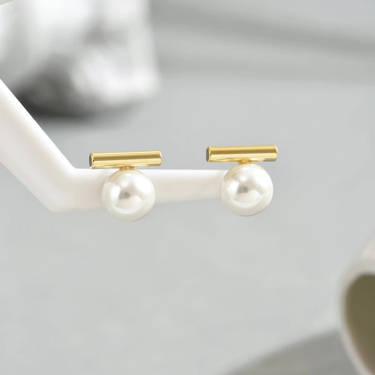 Simple Imitation Pearl Stud Earrings Gold Color Alloy Acrylic Beads Earring For Women Fashion Jewelry Trend Accessories