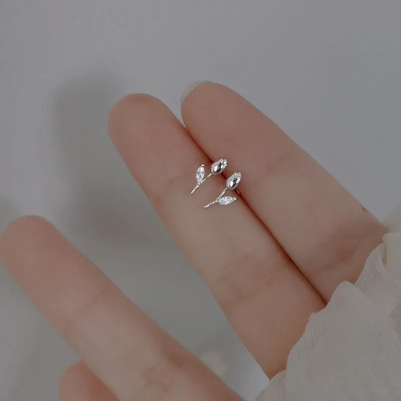 Fashion Silver Color Tulip Flower Stud Earrings for Women Girls Simple Unique Sweet Romantic Jewelry Party 2025 New Trend